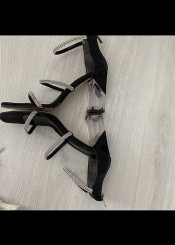 Kemerli Siyah taşlı Stiletto Topuklu Ayakkabı - Görsel 4