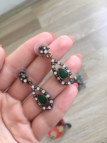 Yeşil küpe