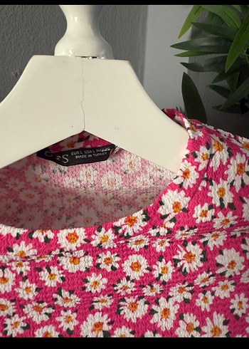 Kısa Kollu Pembe Çiçekli Kız Tişörtü - Görsel 2