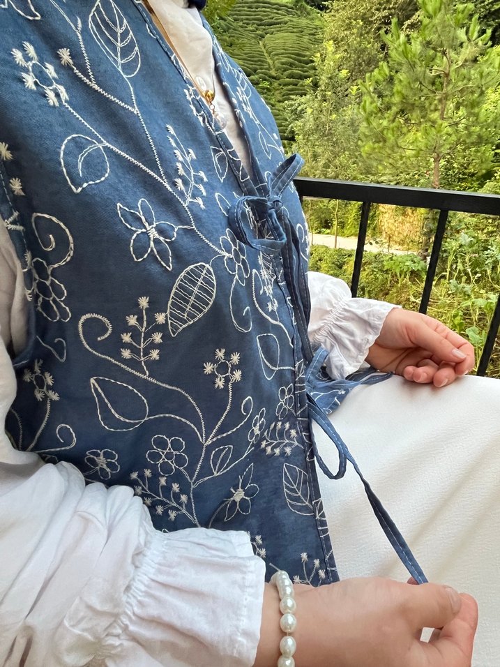 Nakışlı çiçek yelek - Görsel 4