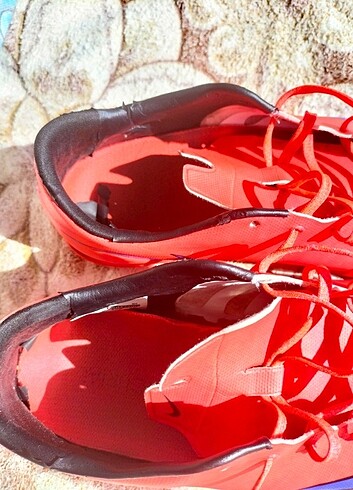 Nike Nike marka 40 numara halı saha ayakkabısı 
