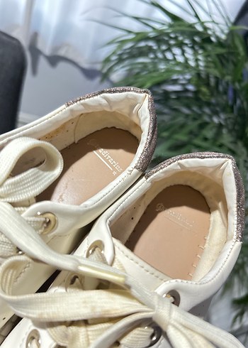 36 Beden beyaz Renk Stradivarius aykkabı