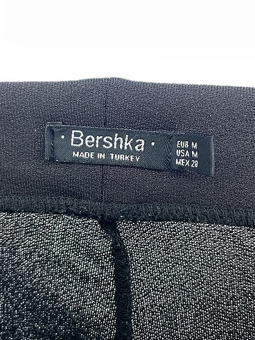 m Beden siyah Renk Bershka Düz Kesim %70 İndirimli.