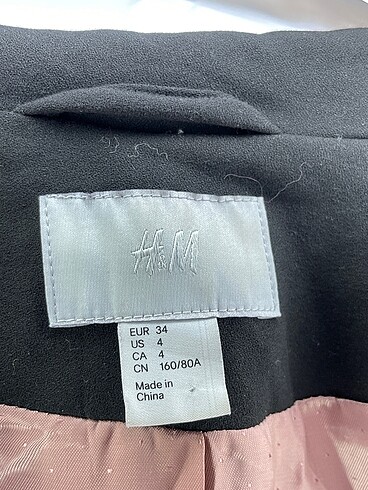 34 Beden siyah Renk H&M Blazer %70 İndirimli.