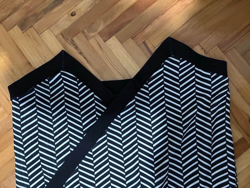 Zebra Desenli V Yakalı Kolsuz Mini Elbise - Görsel 2