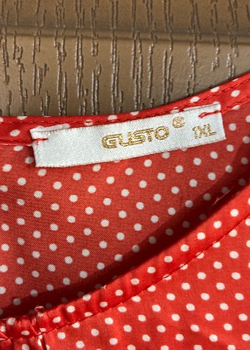 Kırmızı V Yaka Piliseli Kolsuz Bluz - Görsel 2