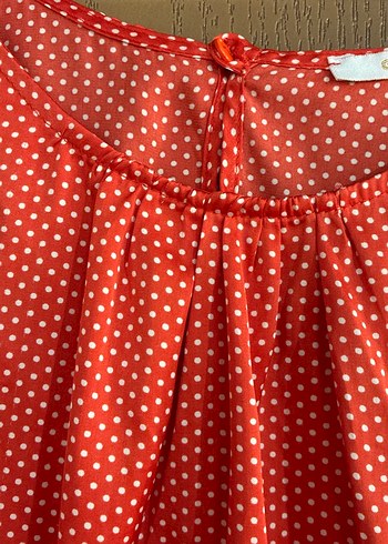 Kırmızı V Yaka Piliseli Kolsuz Bluz - Görsel 3