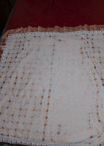 Bej İşlemeli Parlak Masa Örtüsü - Görsel 3