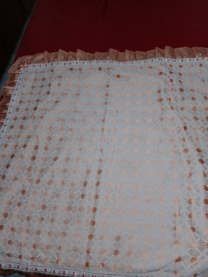 Bej İşlemeli Parlak Masa Örtüsü - Görsel 3