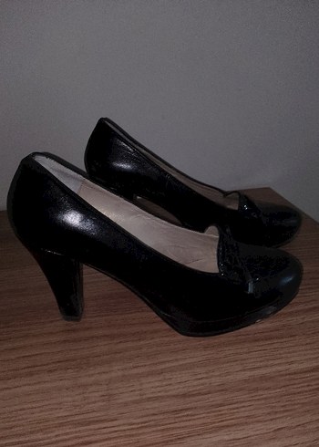 Siyah Parlak Yılan Desenli Kadın Topuklu Ayakkabı - Görsel 2