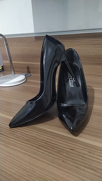 İnce topuk siyah stiletto