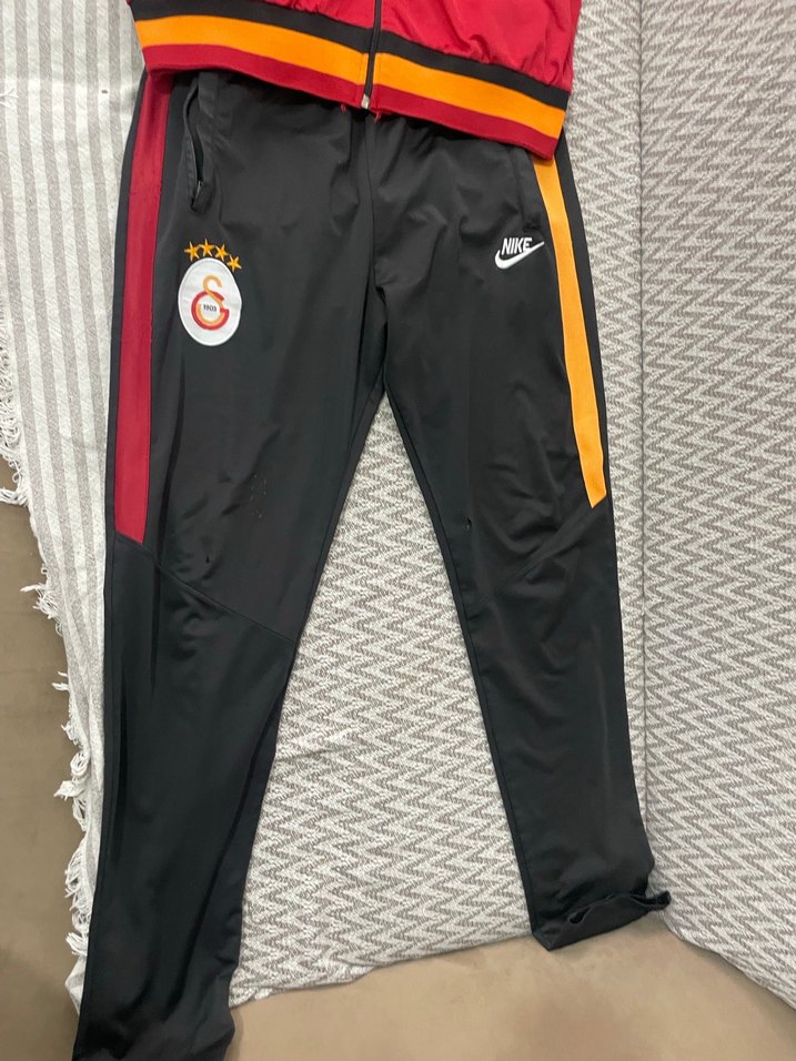 Kırmızı Siyah Galatasaray Eşofman Takımı - Görsel 2