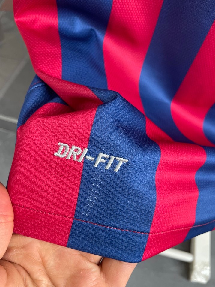 Nike FC Barcelona Kırmızı-Mavi Çizgili Forma — görsel 9/12