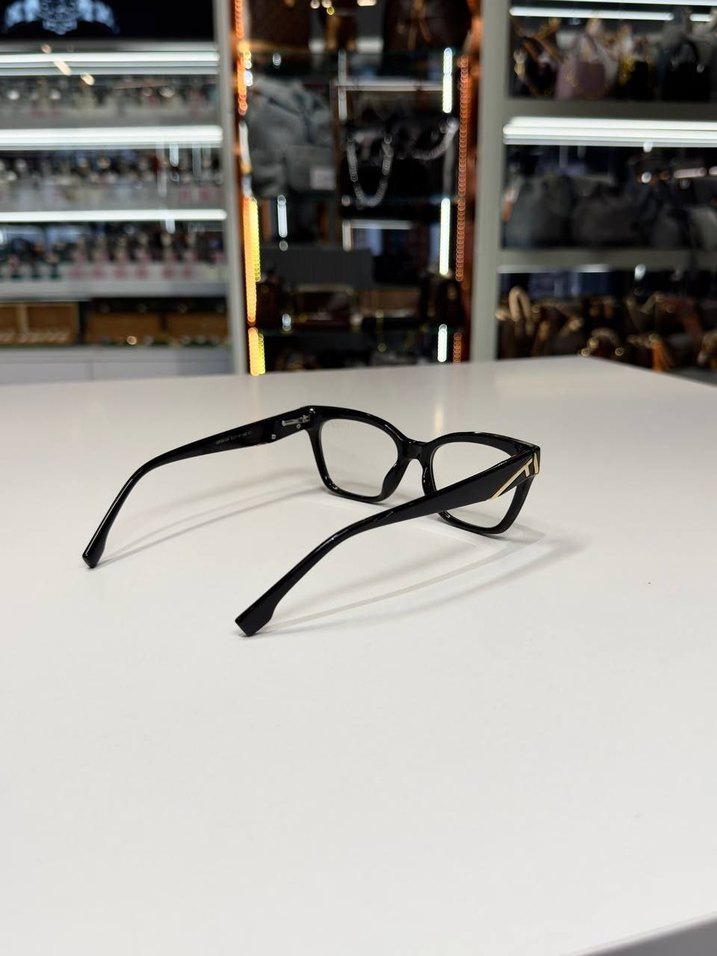 Fendi Kadın Gözlüğü - Görsel 3