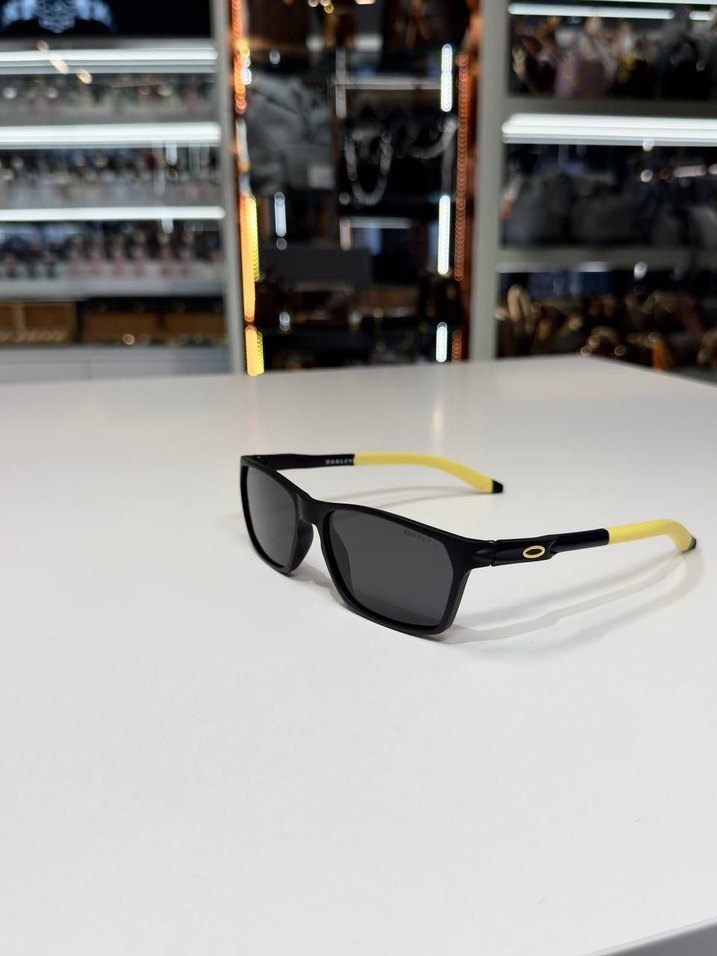 Oakley Siyah Güneş Gözlüğü - Görsel 2
