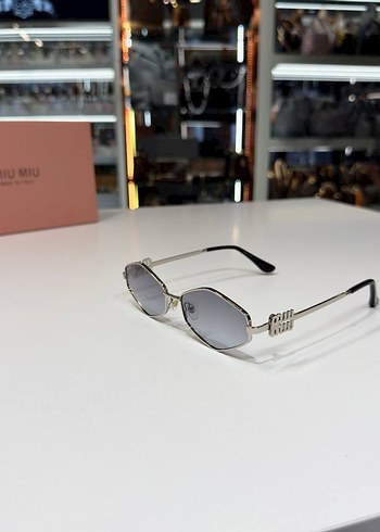 Miu Miu Modern Klasik Kadın Gözlüğü - Görsel 2