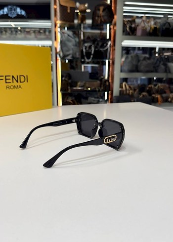 Fendi Parisian Tarzda Transparan Kahverengi Gözlük - Görsel 9
