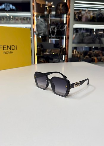 Fendi Parisian Tarzda Transparan Kahverengi Gözlük - Görsel 2