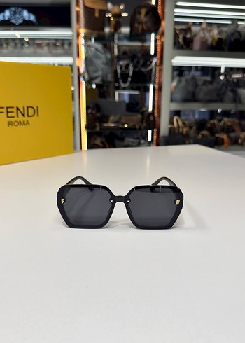 Fendi Parisian Tarzda Transparan Kahverengi Gözlük - Görsel 7