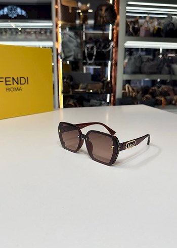 Fendi Parisian Tarzda Transparan Kahverengi Gözlük - Görsel 5
