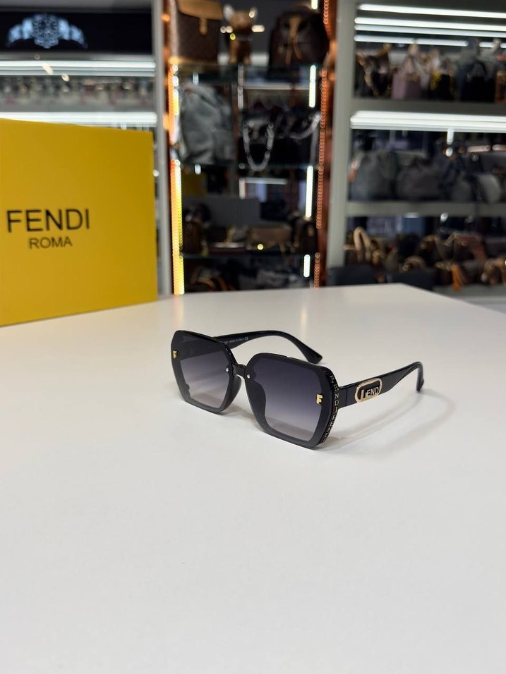 Fendi Parisian Tarzda Transparan Kahverengi Gözlük - Görsel 2