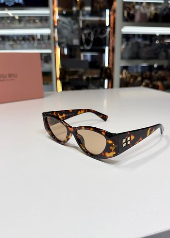 Miu Miu Minimalist Kadın Güneş Gözlüğü - Görsel 2