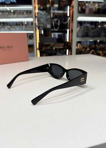 Miu Miu Minimalist Kadın Güneş Gözlüğü - Görsel 6