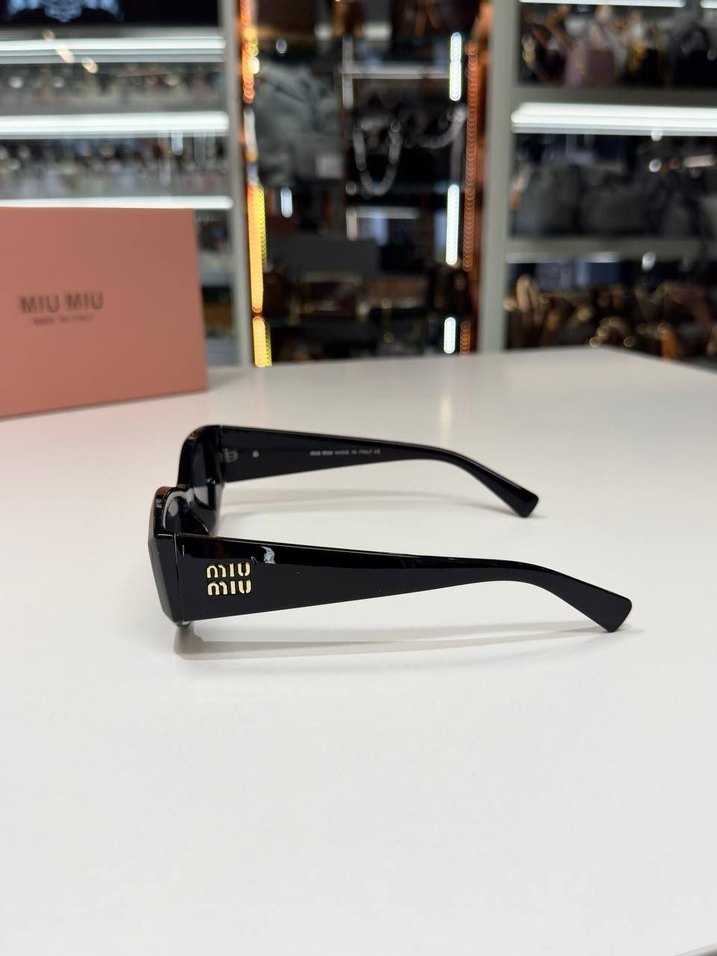 Miu Miu Minimalist Kadın Güneş Gözlüğü - Görsel 5