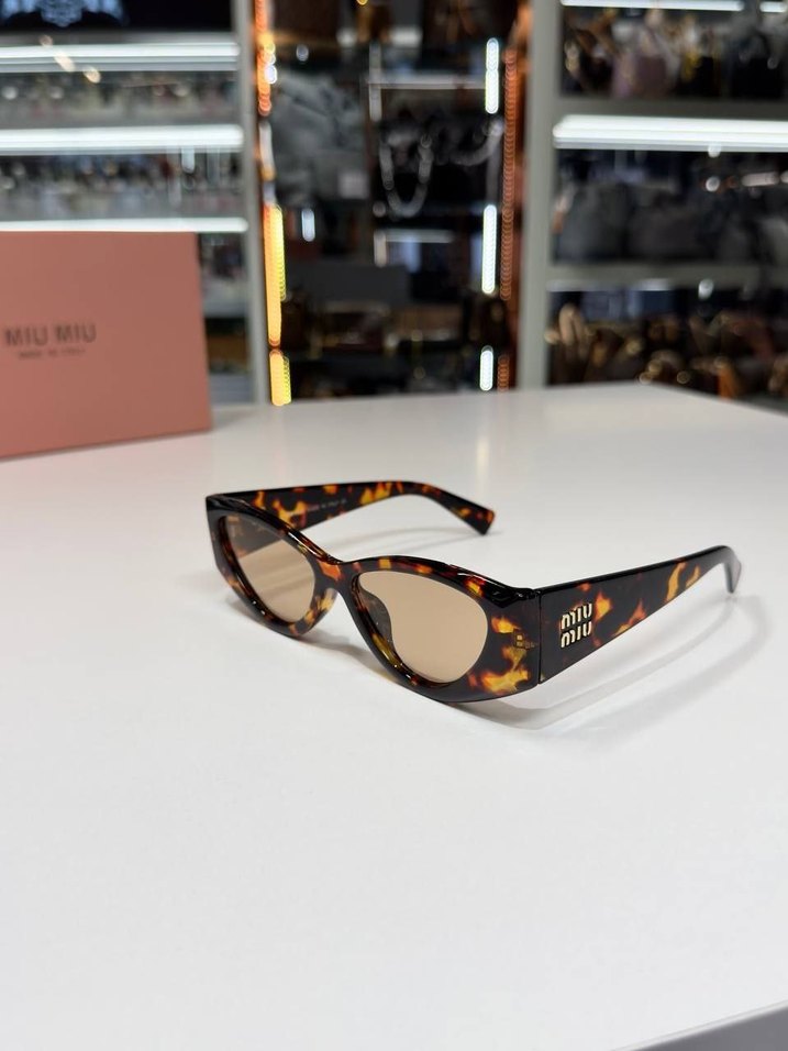 Miu Miu Minimalist Kadın Güneş Gözlüğü - Görsel 2