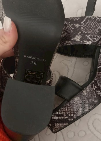 Yılan Desenli Topuklu - Görsel 3