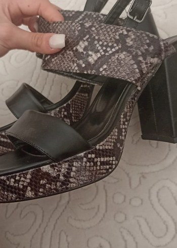Yılan Desenli Topuklu - Görsel 4