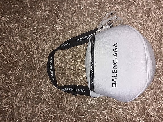 balenciaga canta