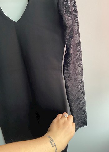 Dantel Kollu Siyah V Yakalı Midi Elbise - Görsel 3