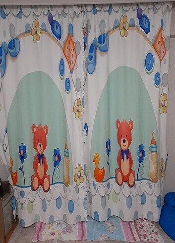 Çocuk odası fon perdesi ve süs yastığı