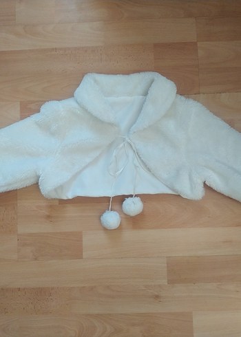 6 Yaş Beden Kız Çocuk Beyaz Kürklü Bolero