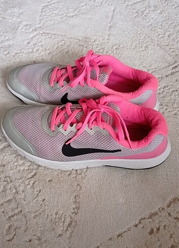 38,5 Beden gri Renk Orijinal Nike kadın spor ayakkabı 38,5 numara