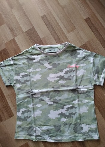 Kızlar için kısa kollu kamuflaj tişört