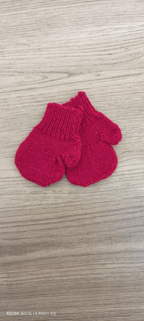 Kırmızı Örgü Yenidoğan Eldiveni - Görsel 2