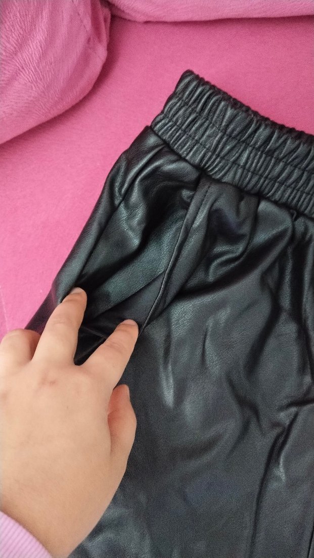 Siyah Deri Mini Şort Elastik Bel - Görsel 3