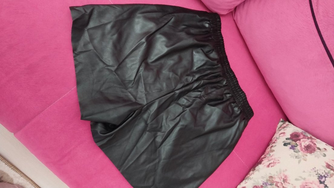 Siyah Deri Mini Şort Elastik Bel - Görsel 4