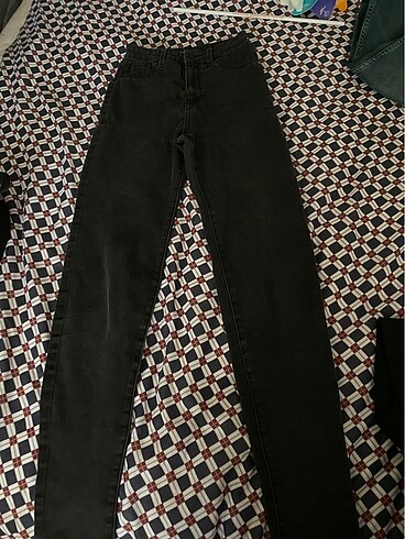 Bershka Yüksek bel eskitme siyah