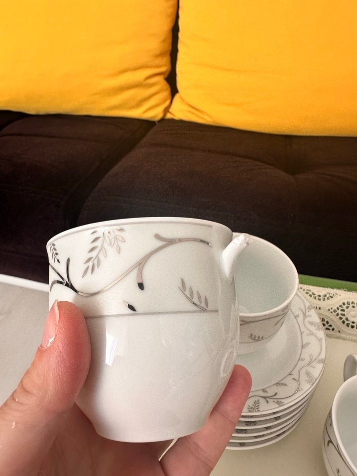 Gri desenli beyaz fincan ve tabağı - Görsel 3