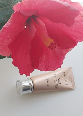 Beden Note 3in1 Işıltılı BB Krem SPF50 30ml