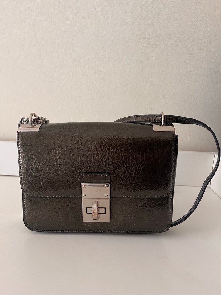 Zincir Detaylı Antrasit Deri Çanta - Görsel 3