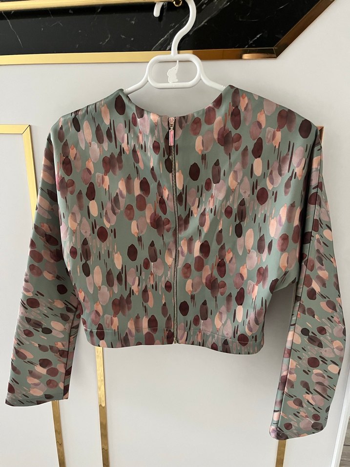 Kadın desenli bluz - Görsel 2