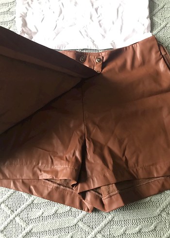 Düğmeli Kahverengi Deri Mini Şort - Görsel 2