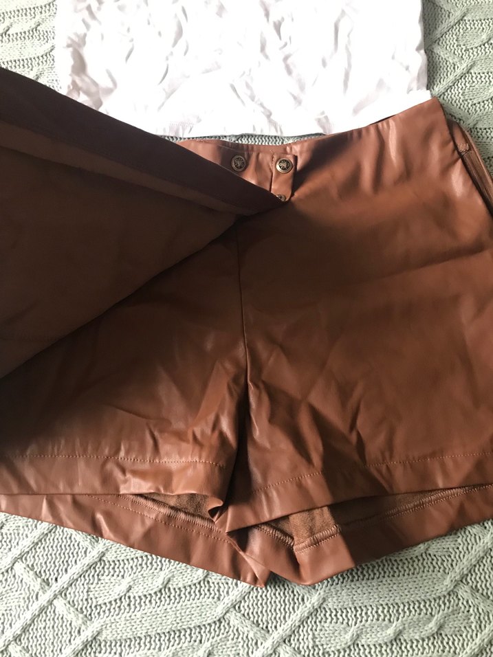 Düğmeli Kahverengi Deri Mini Şort - Görsel 2