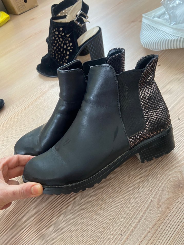 Siyah Deri Kadın Topuklu Yılan Desenli Bot - Görsel 3