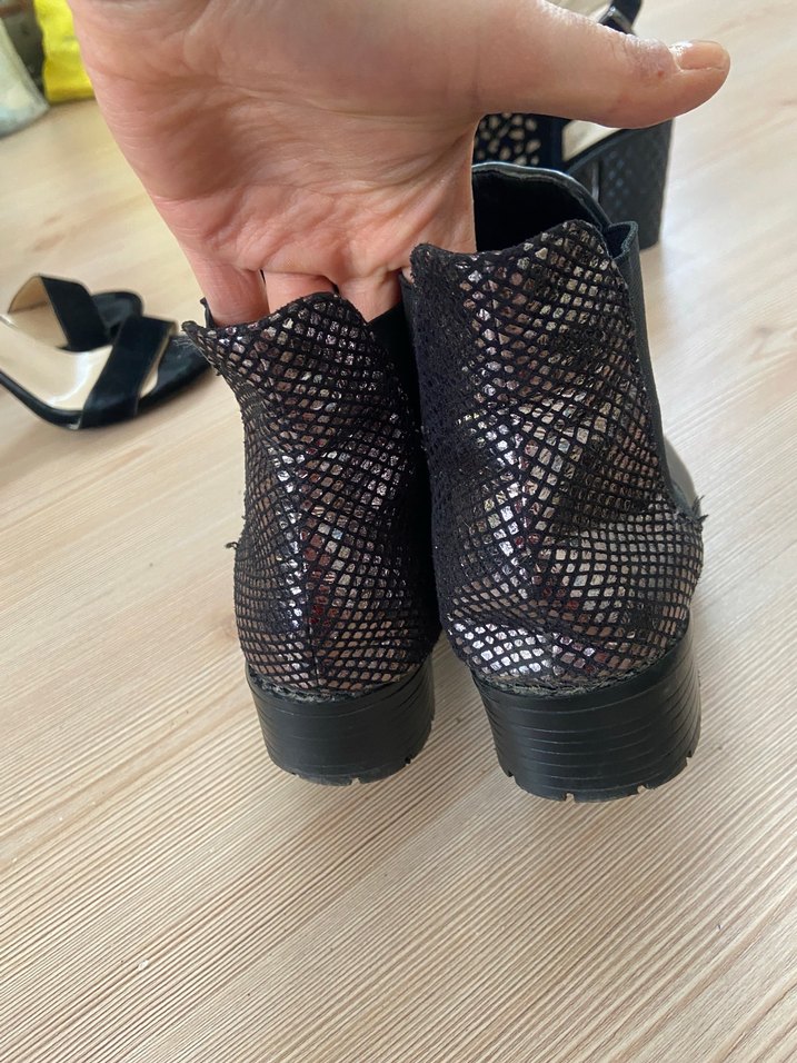 Siyah Deri Kadın Topuklu Yılan Desenli Bot - Görsel 2