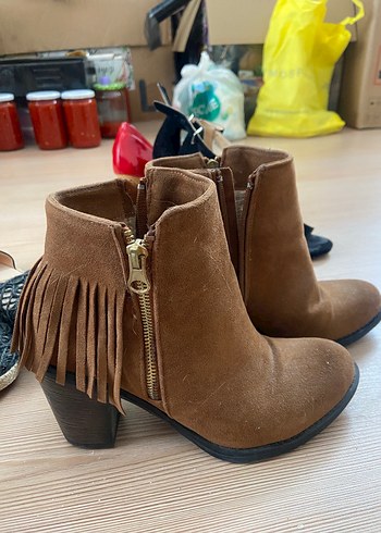 Püsküllü Kahverengi Süet Kadın Bot - Görsel 3